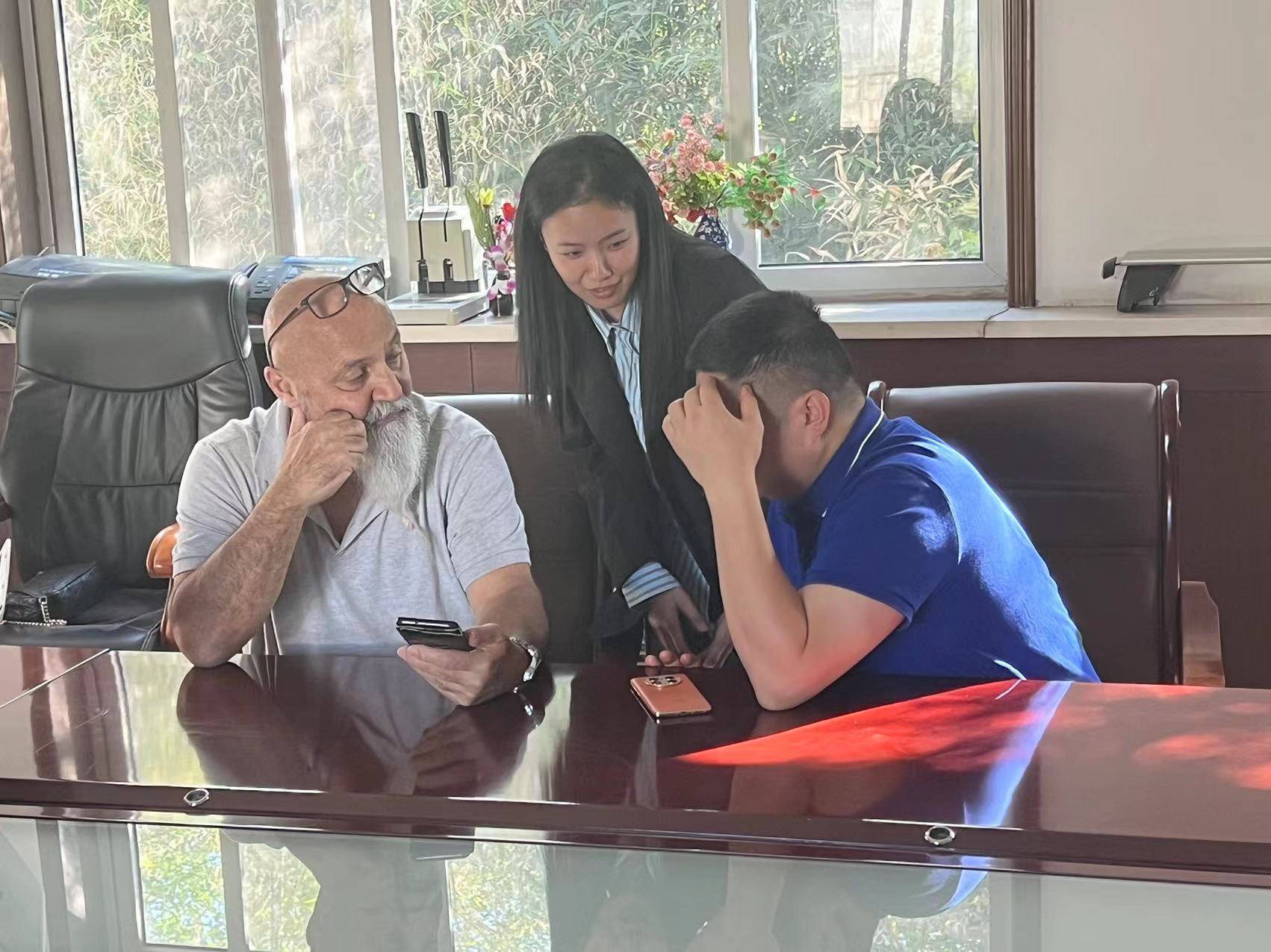 和客户友好商谈 和客户友好商谈