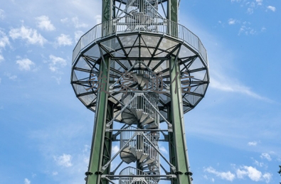 中国通信塔：从“通信支柱”到“数字灯塔”